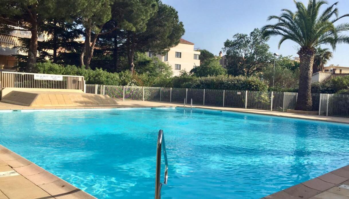 Merazur Frejus Bagian luar foto