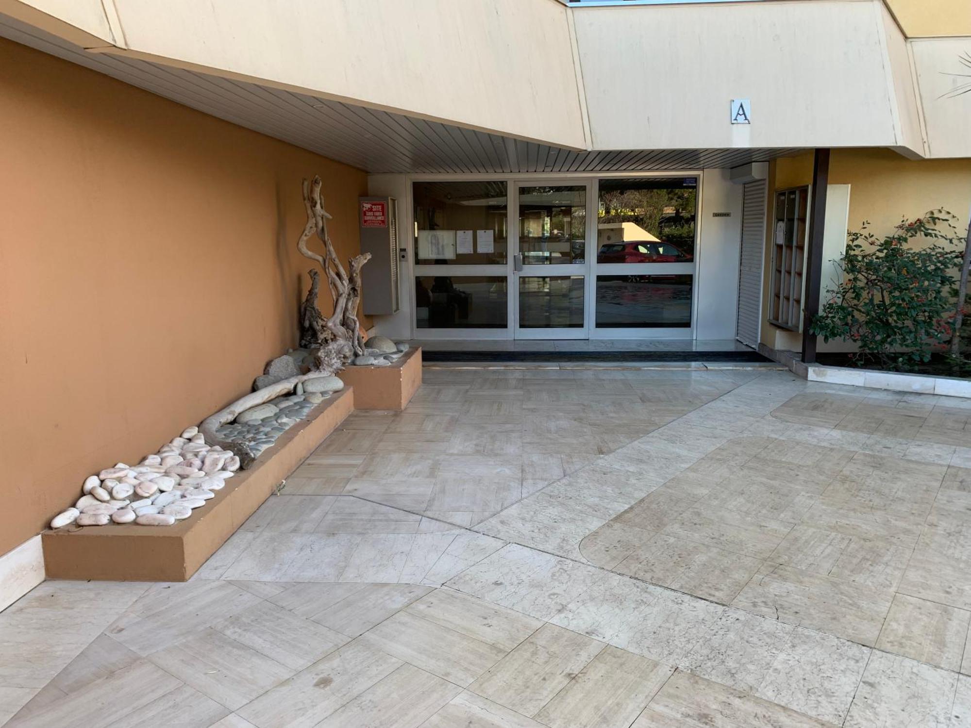 Merazur Frejus Bagian luar foto